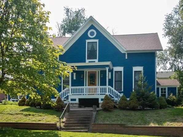 822 Gaines St, Davenport, IA 52802