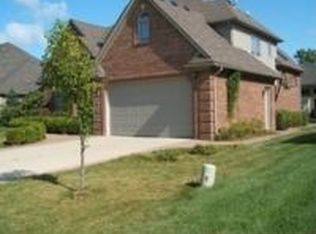 28023 Lansdowne Dr, Harrison Township, MI