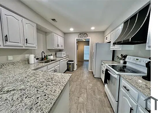 4 bed, 1884 sqft, $2,500 — Photo 2