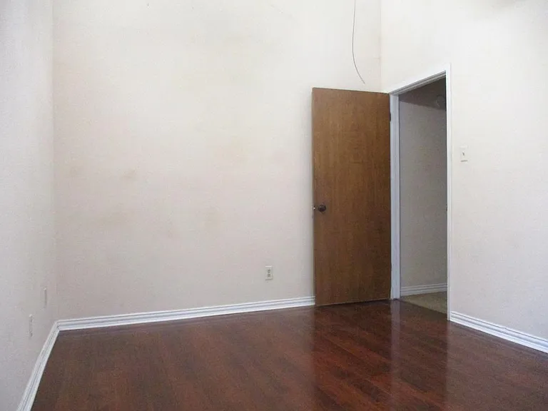 203 Yorkshire Ct — Photo 24