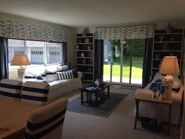 51 Hilltop Dr, Weatogue, CT 06089