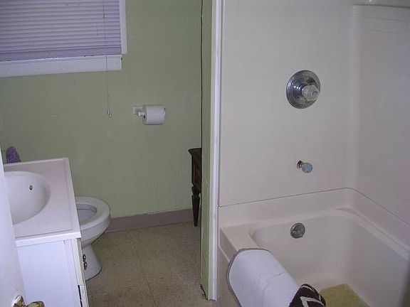 Full Bath - 1st Flr