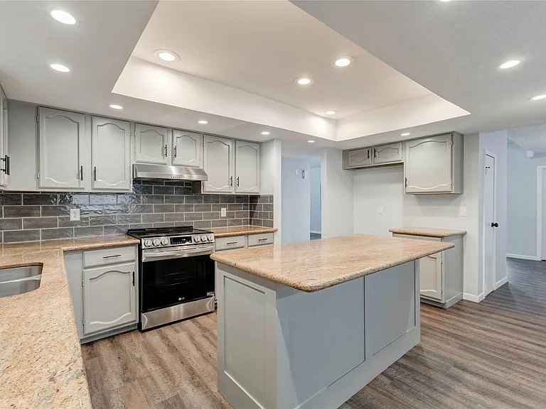 9614 Charter Ridge Dr — Photo 10