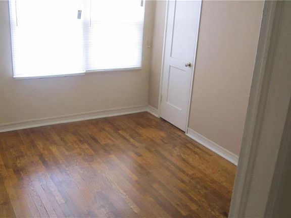 5th image of 3204 Richmond Ave