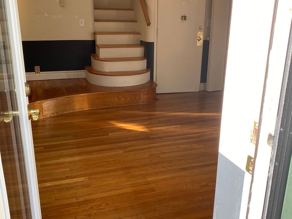 1st image of 18 Wellington St #4B
