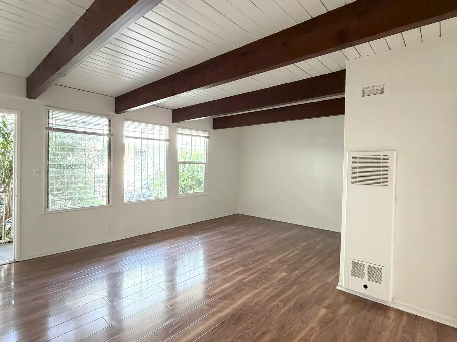 7032 Hawthorn Ave — Photo 2