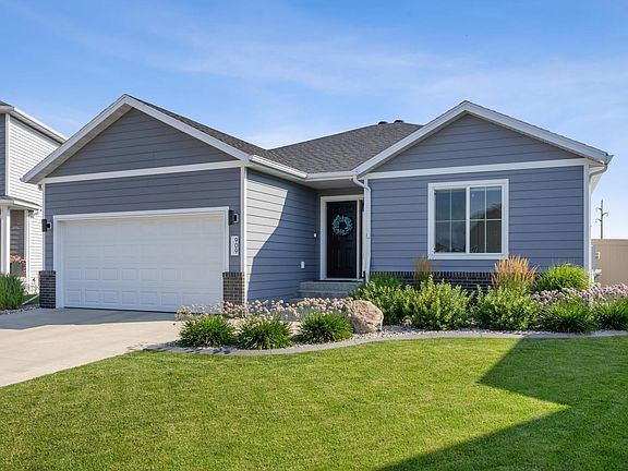 5th image of 909 Ashley Dr W