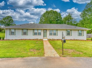 1315 English Ln, Tuscumbia, AL 35674
