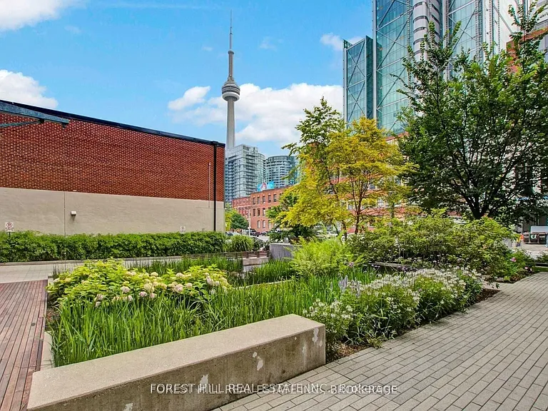 400 Wellington St W #312 — Photo 2