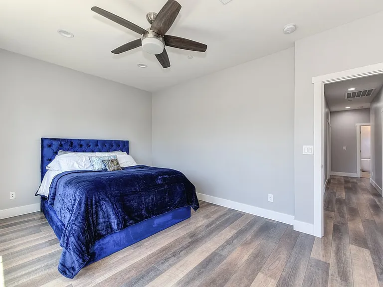 4121 Pine St — Photo 8