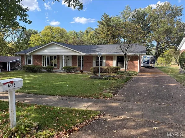 6945 Lakeside Hills Dr, Florissant, MO 63033