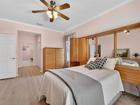 4th image of 144 Silver Falls Dr