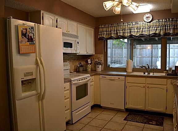 5th image of 3022 Castle Rock Ln