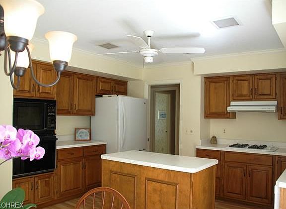 4th image of 126 Manor Brook Dr