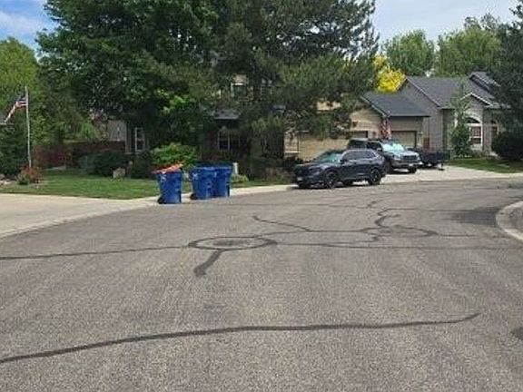 5th image of 2440 E Timberland Dr