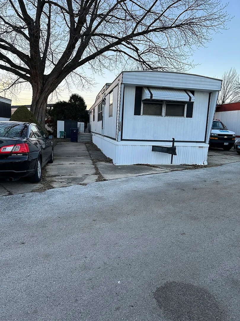 8800 S Harlem Ave photo 1