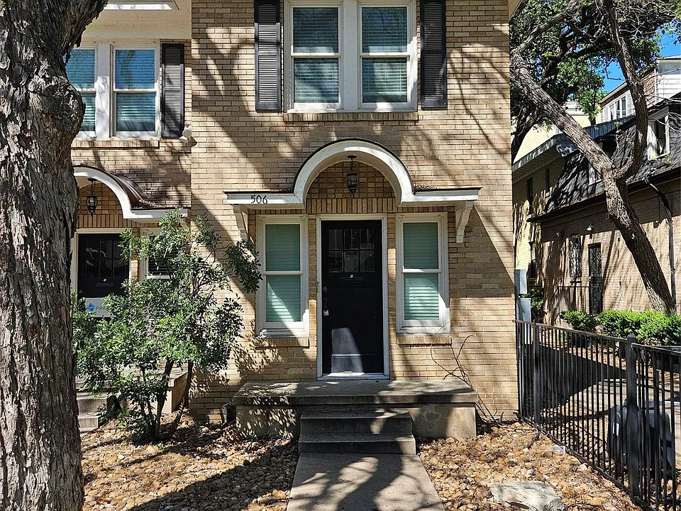 506 1/2 W 7th St #1