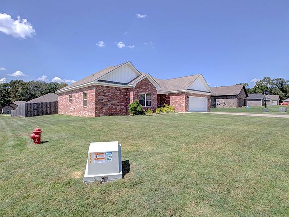 3rd image of 1 Oaks Ln