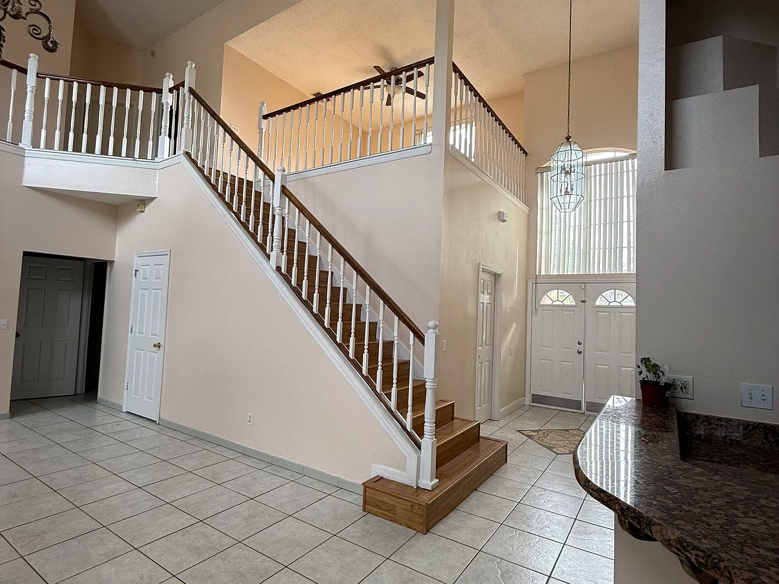 5 bed, 3.5 bath, 2741 sqft, $3,300 — Photo 3