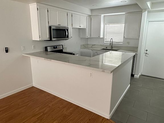 4th image of 10827 Hortense St APT 11