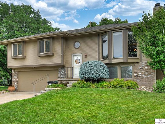 3rd image of 3301 S 152nd Cir