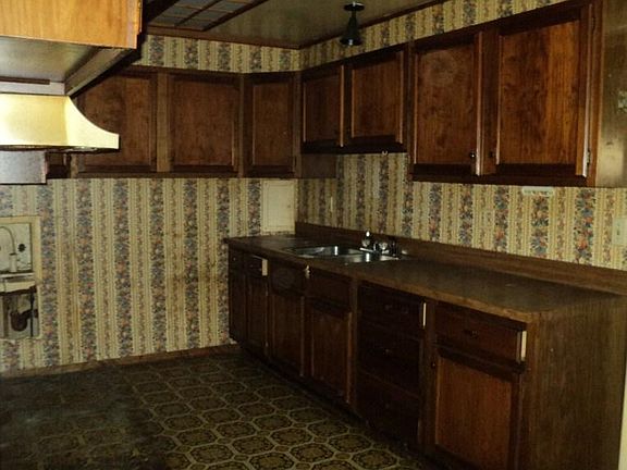 2nd image of 511 Adeline Ave