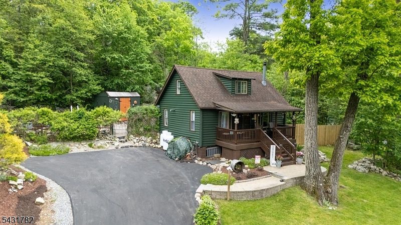 1st image of 66 Fairlawn Dr