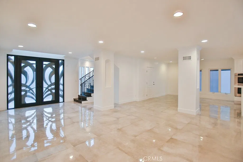 4 bed, 3815 sqft, $9,000 — Photo 4