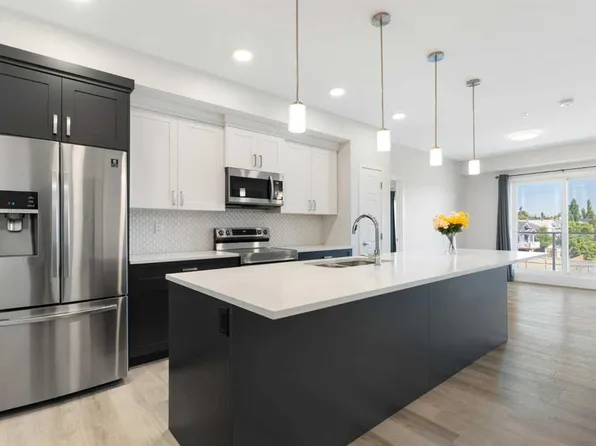 200 S Harvest Hills Pl NE #305, Calgary, AB T3K 2N3