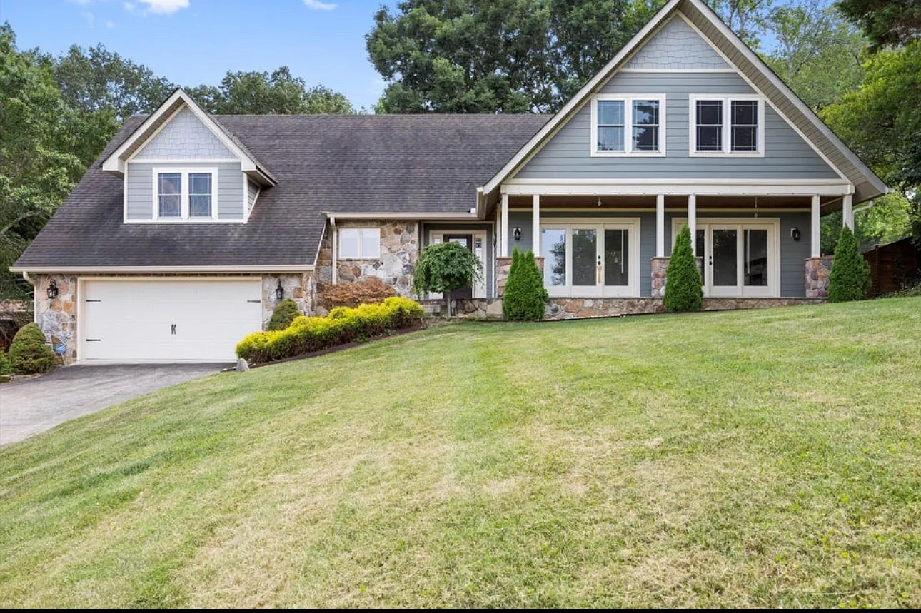 5 bed, 3.5 bath, 3000 sqft, $4,500 — Photo 3