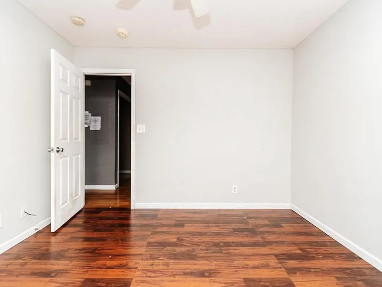 132 Coronation Dr — Photo 16