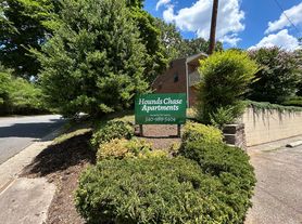 104 Hounds Chase Ln SW