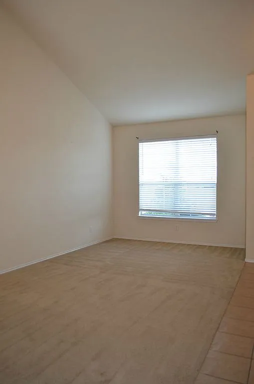 4 bed, 2.5 bath, 2058 sqft, $1,975 — Photo 4
