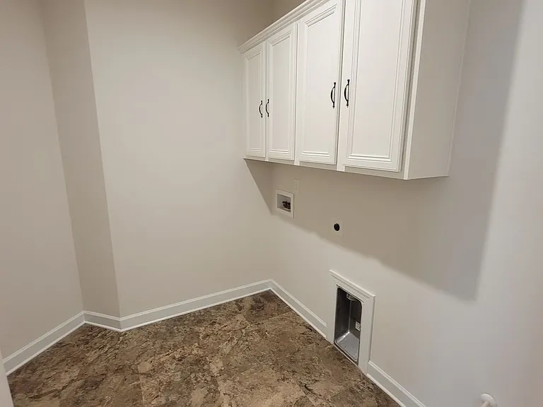 4637 Collingham Dr — Photo 12