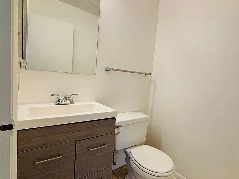 324 Shenandoah Cir — Photo 4