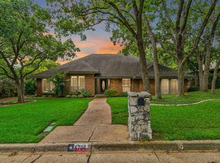 5704 Wester Way Dr, Arlington, TX 76013