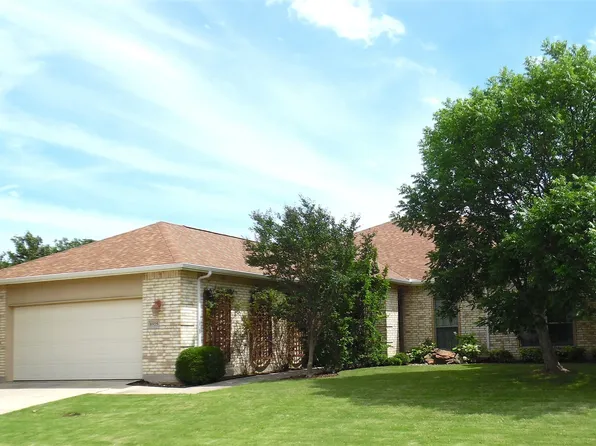 8925 Crestview Dr, Denton, TX 76207