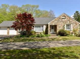 89 Walnut Tree Hill Rd, Shelton, CT 06484