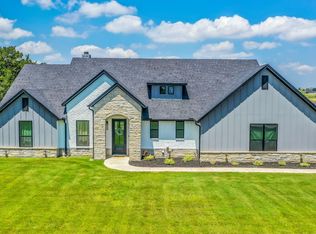 304 Aviara Ct, Poolville, TX 76487