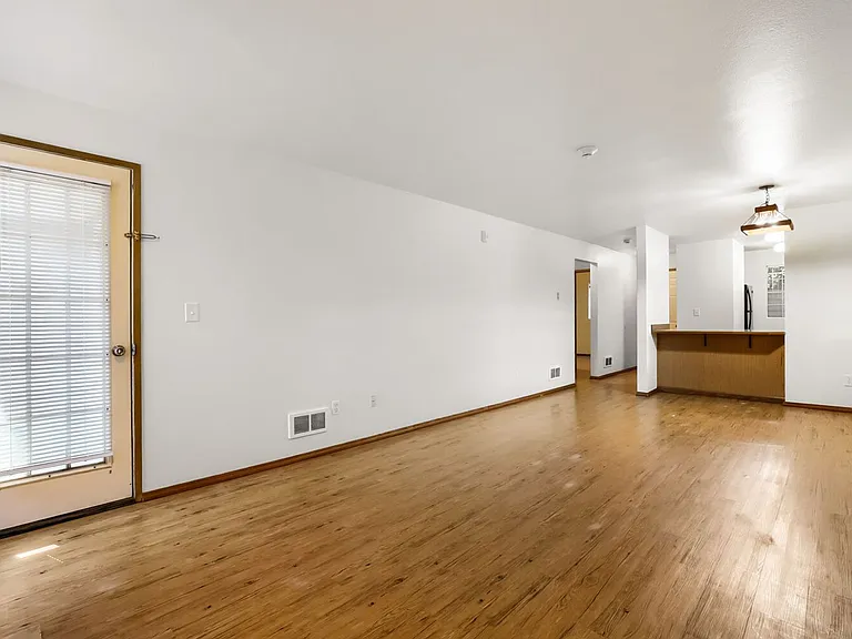 7020 Lynnwood — Photo 4