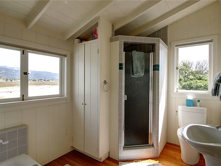539 Sand Point Rd — Photo 23