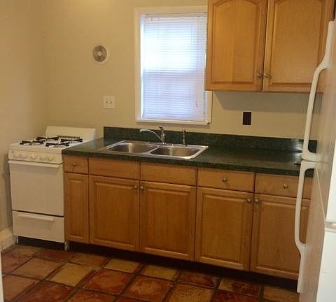 4th image of 516 Park Pl APT 3