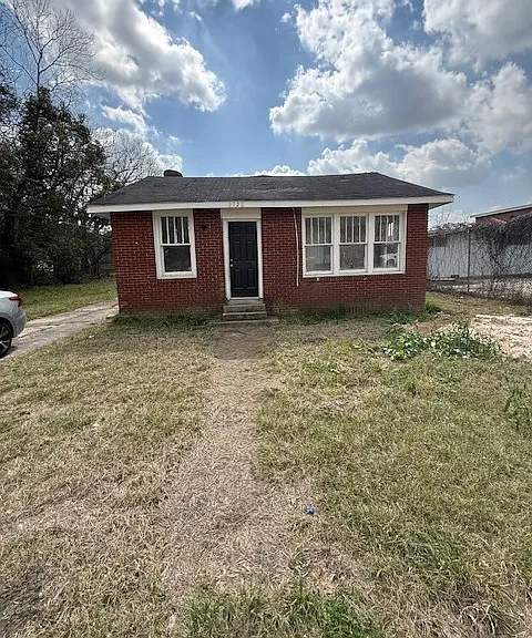 2722 Ontario St — Photo 1