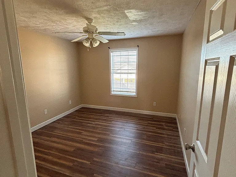 587 Mitchell St — Photo 18