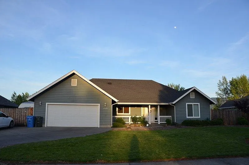 1729 Leonard Rd photo 1