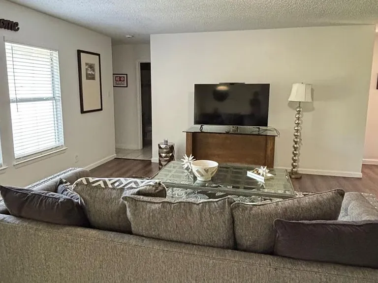 7306 Huntwood Cir — Photo 3