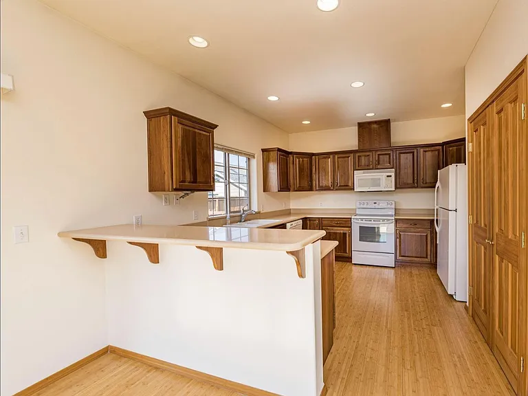 70 Nesting Pl — Photo 6