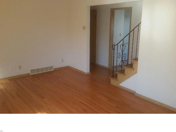 4th image of 2738 Walbrook Ave