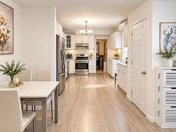 3 bed, 1350 sqft, $3,900 — Photo 2