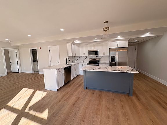 5th image of 441 Washington St APT 203